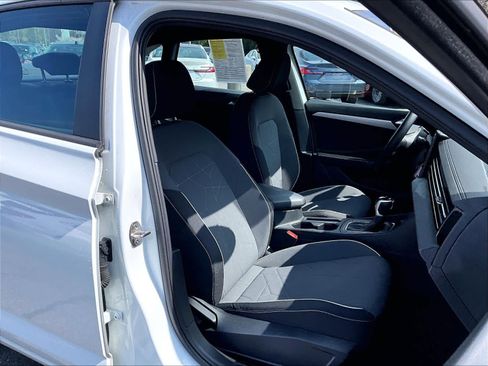 Used 2025 Volkswagen Jetta Sport image 11