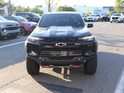 Used 2026 Chevrolet Colorado ZR2 w/ Technology Package AWD/4WD image 3