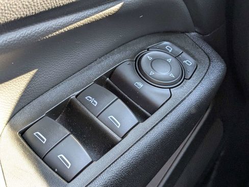 Used 2023 Chevrolet Equinox LT image 24