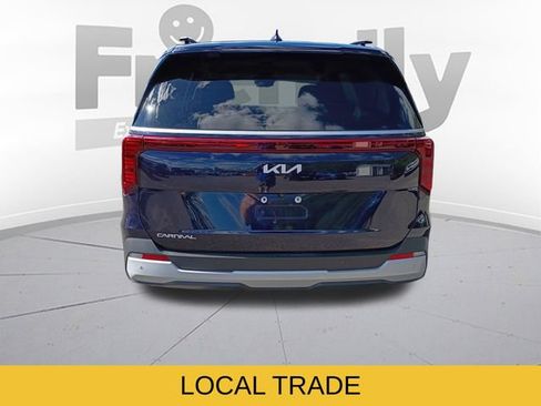 Used 2025 Kia Carnival EX FWD image 6