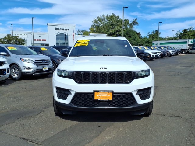 Certified 2023 Jeep Grand Cherokee Altitude AWD/4WD image 2