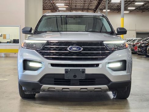 Used 2021 Ford Explorer XLT w/ Equipment Group 202A image 2