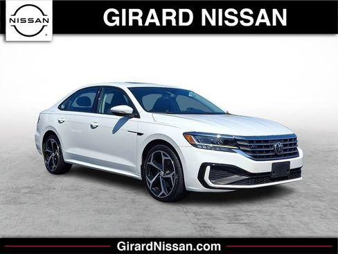 Used 2020 Volkswagen Passat 2.0T R-Line FWD image 1