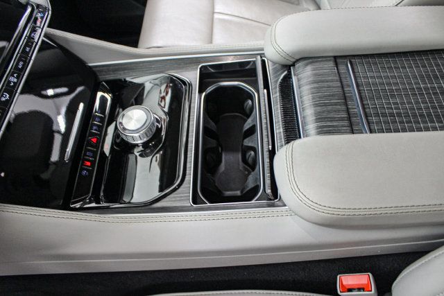 Used 2024 Jeep Wagoneer L Series II w/ Flexible Seating Group RWD image 31