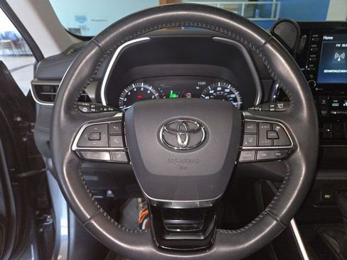 Used 2021 Toyota Highlander XLE FWD image 14