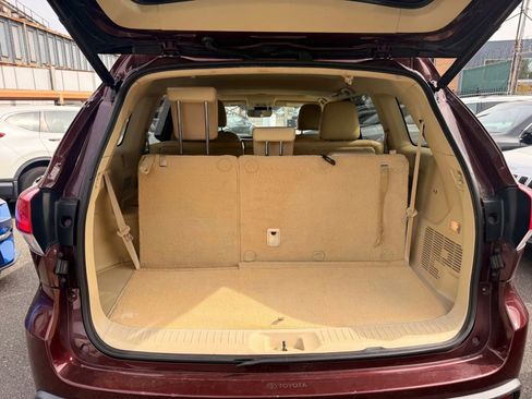 Used 2019 Toyota Highlander XLE image 30