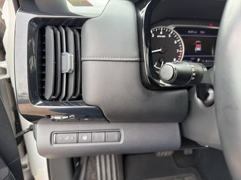 Used 2023 Nissan Pathfinder SV AWD/4WD image 28