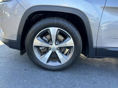 Used 2020 Jeep Cherokee Limited image 9