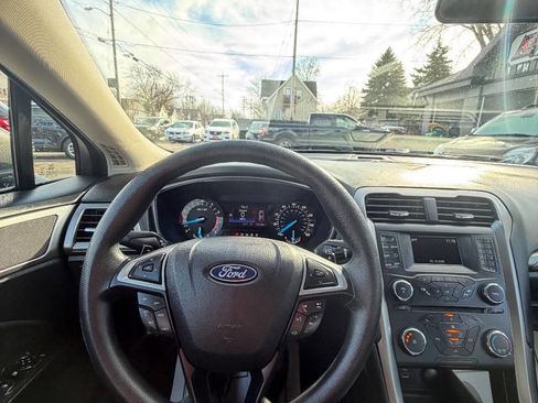 Used 2018 Ford Fusion SE image 19