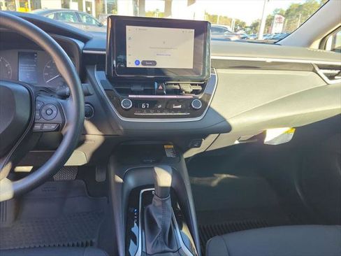 Certified 2025 Toyota Corolla LE image 18