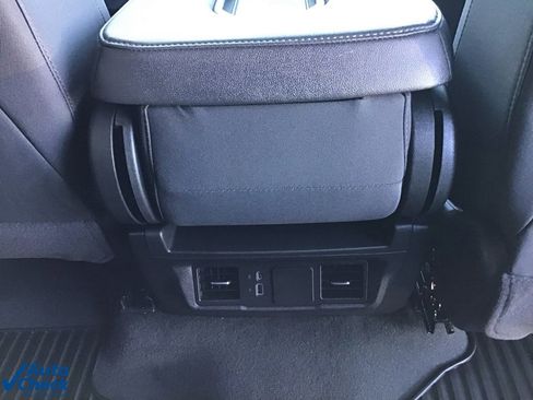 Used 2025 Chevrolet Silverado 2500 Custom w/ Custom Value Package image 18