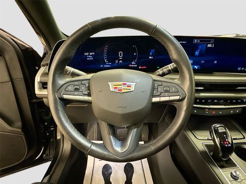 Used 2025 Cadillac XT4 Premium Luxury w/ Technology Package FWD image 11