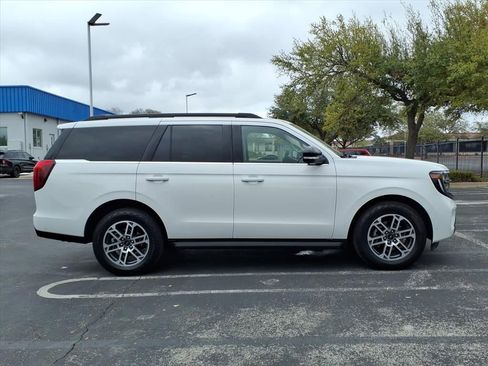 Used 2025 Ford Expedition Active image 6