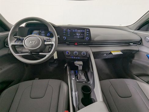 New 2025 Hyundai Elantra SE image 15