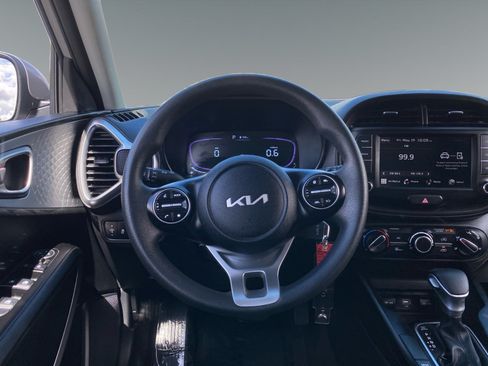 Used 2025 Kia Soul LX FWD image 12