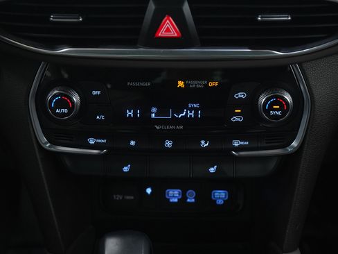 Used 2020 Hyundai Santa Fe SEL image 16