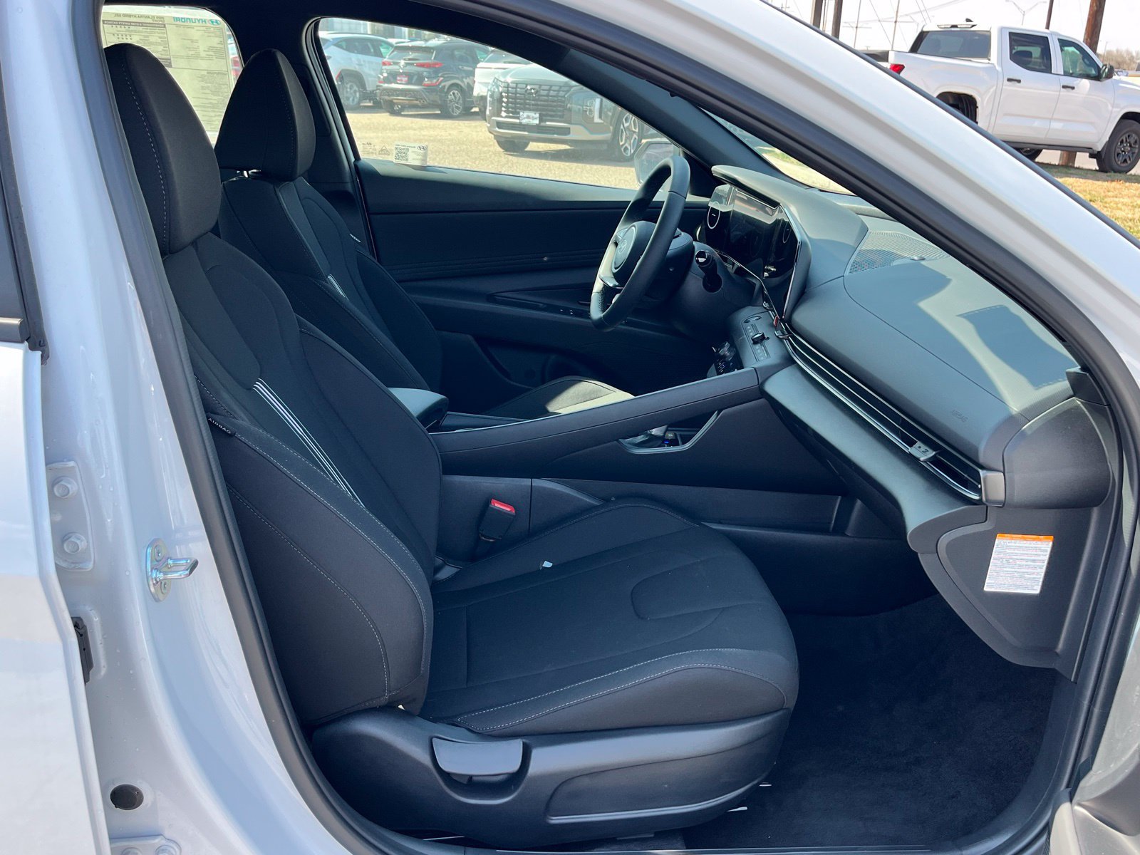 New 2025 Hyundai Elantra SEL FWD image 22