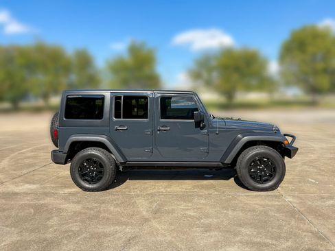 Used 2018 Jeep Wrangler Unlimited Sport AWD/4WD image 9