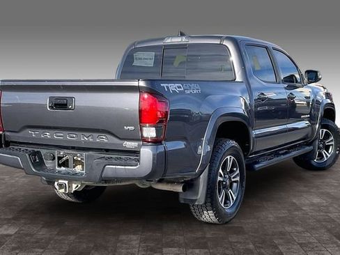 Used 2018 Toyota Tacoma TRD Sport image 2