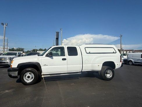 Used 2006 Chevrolet Silverado 3500 W/T w/ Heavy-Duty Power Package image 11