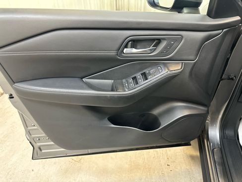 Certified 2025 Nissan Rogue SL w/ Tech Package AWD/4WD image 27