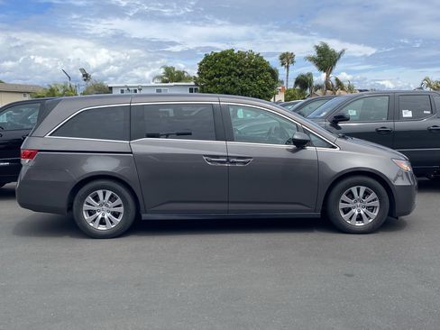 Used 2016 Honda Odyssey SE image 2