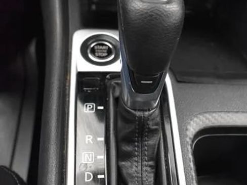Used 2024 Nissan Sentra SV FWD image 33