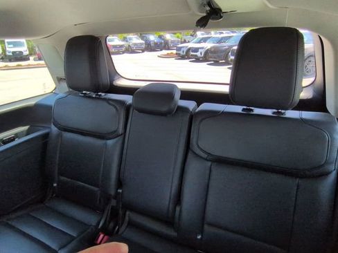 Used 2025 Ford Expedition Platinum AWD/4WD image 14