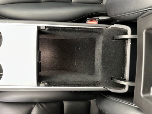 Used 2023 Tesla Model Y Long Range image 30