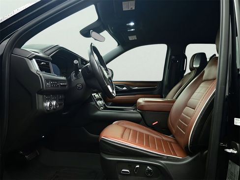Used 2023 GMC Yukon XL Denali Ultimate image 3