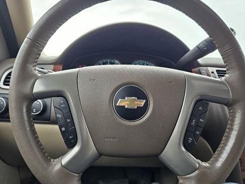 Used 2013 Chevrolet Avalanche LTZ image 8