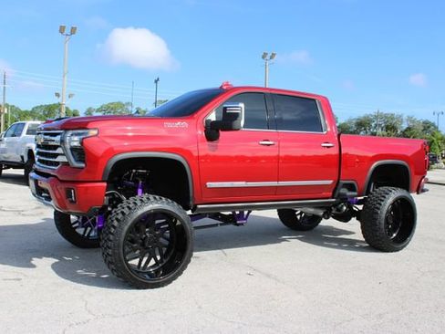 Used 2024 Chevrolet Silverado 2500 High Country w/ Technology Package AWD/4WD image 5