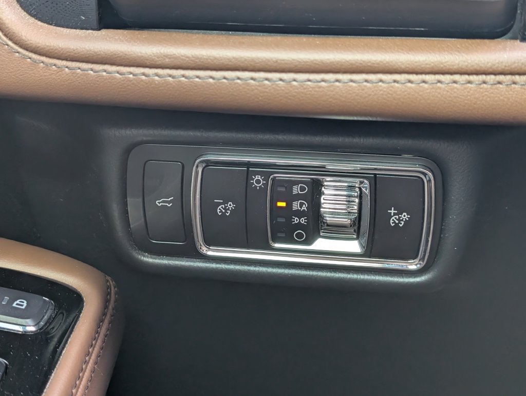 Used 2023 Lincoln Aviator Reserve w/ Equipment Group 201A AWD/4WD image 22