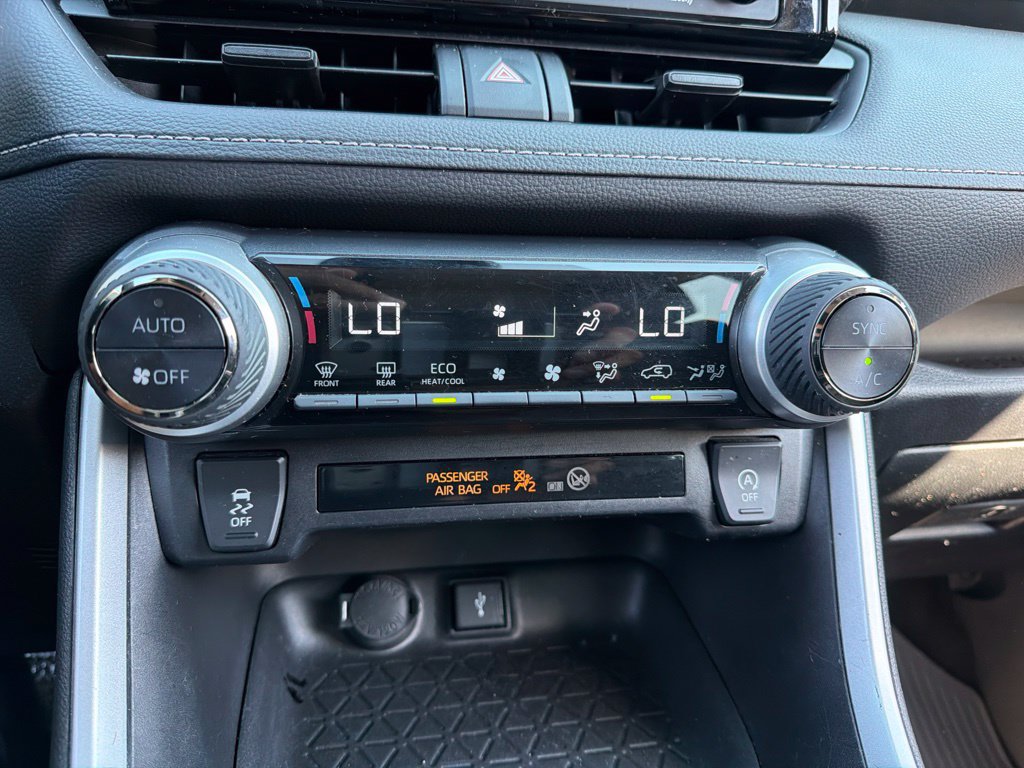 Used 2022 Toyota RAV4 XLE AWD/4WD image 11