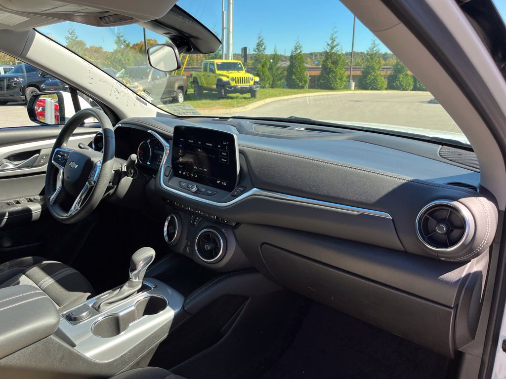 Used 2025 Chevrolet Blazer LT AWD/4WD image 6