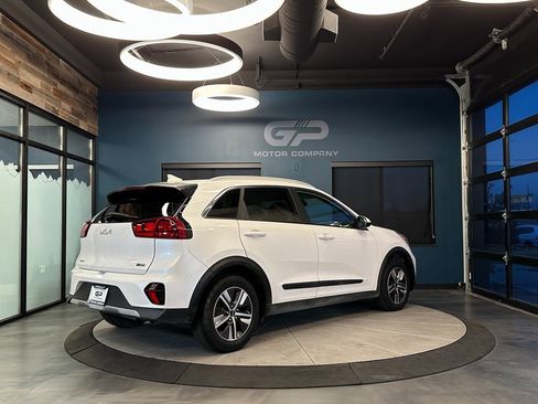 Used 2022 Kia Niro LXS image 3