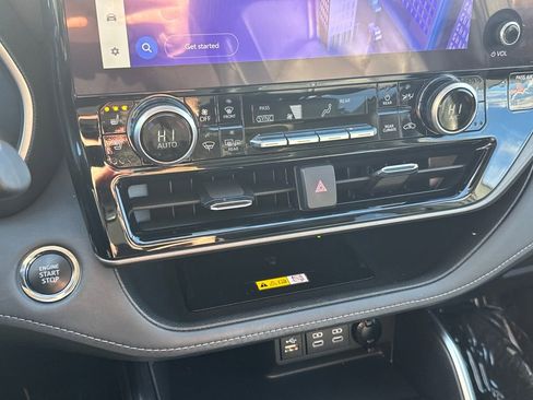 Used 2023 Toyota Highlander Limited image 23