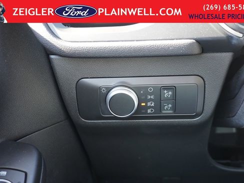 Used 2022 Ford Escape SE w/ Cold Weather Package image 28