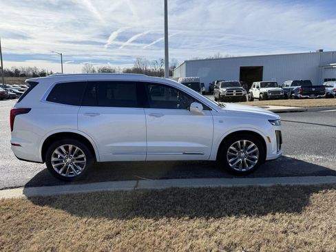 Certified 2021 Cadillac XT6 Premium Luxury image 6