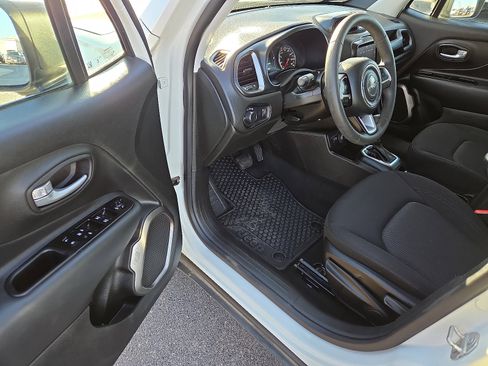 Used 2023 Jeep Renegade Latitude image 11