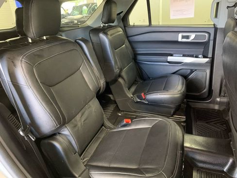 Used 2022 Ford Explorer XLT image 28