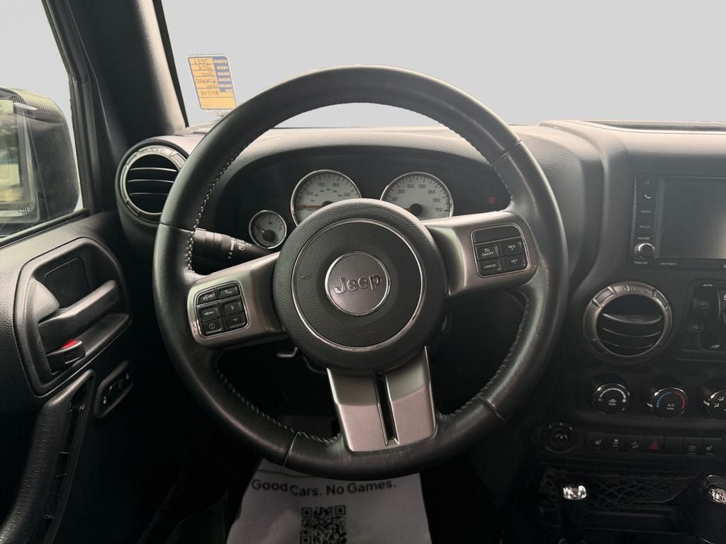 Used 2018 Jeep Wrangler Unlimited Sahara w/ Dual Top Group AWD/4WD image 18