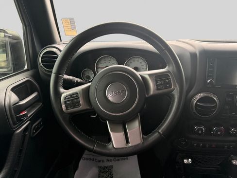 Used 2018 Jeep Wrangler Unlimited Sahara w/ Dual Top Group AWD/4WD image 18