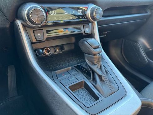 Used 2022 Toyota RAV4 XLE FWD image 19