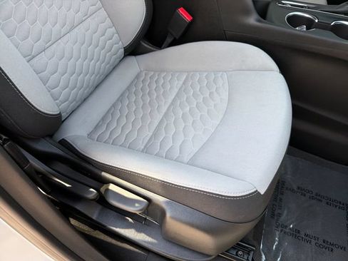 Used 2021 Chevrolet Equinox LT FWD image 26