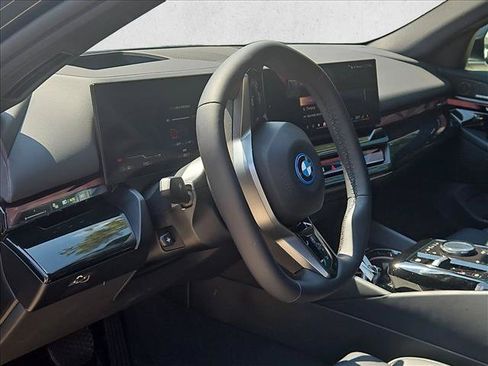 Used 2026 BMW i5 eDrive40 w/ Premium Package AWD/4WD image 7