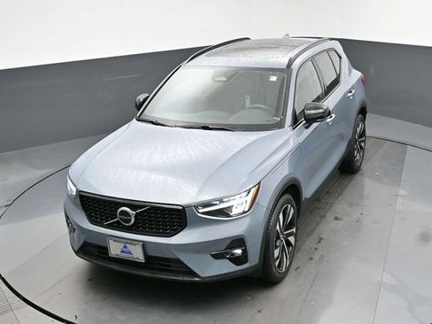 Used 2023 Volvo XC40 B5 Plus w/ Protection Package Premier image 43