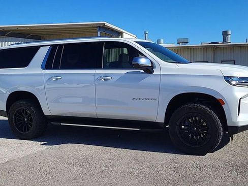 Used 2024 Chevrolet Suburban Premier image 9