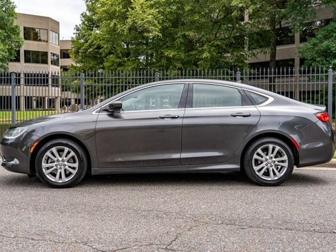Used 2017 Chrysler 200 Limited Platinum FWD image 9