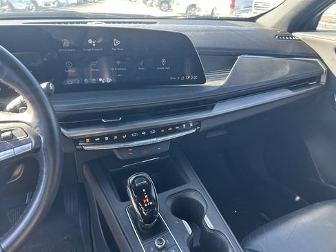 Used 2024 Cadillac XT4 Premium Luxury image 13